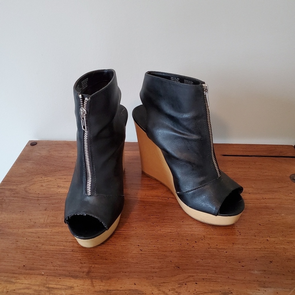 Simply Vera Vera Wang Wedges